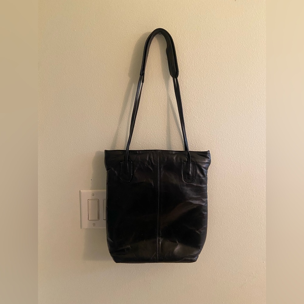 Vintage 90s leather shoulder bag